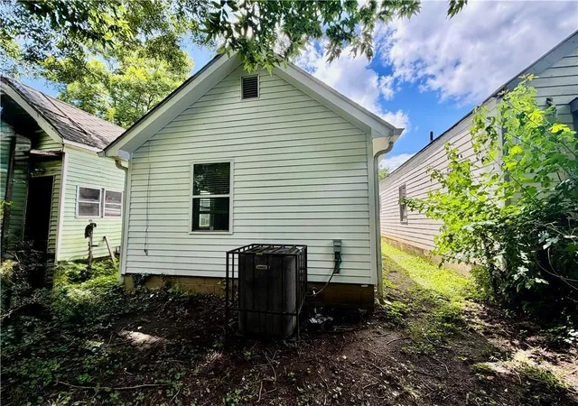 Photo 11 of Single family home for sale at 946 Hubbard St Sw, Atlanta, GA 30310 | MLS# 7832780 | Listing updated on 2026-09-05