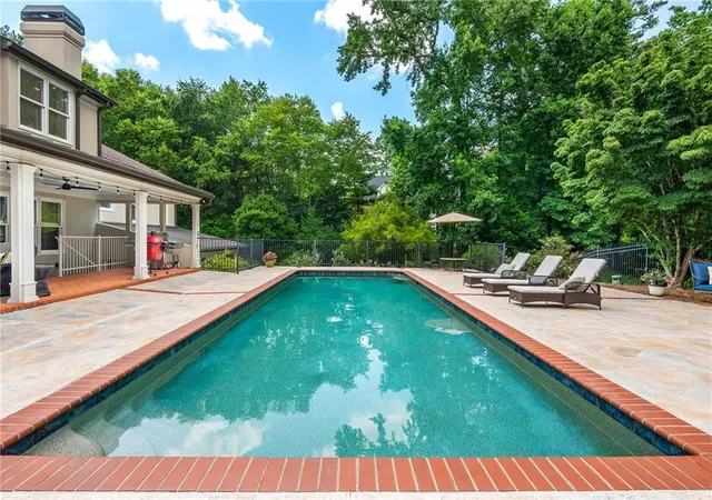 Photo 3 of Single family home for sale at 1025 Stonegate Ct, Roswell, GA 30075 | MLS# 7827859 | Listing updated on 2026-09-12
