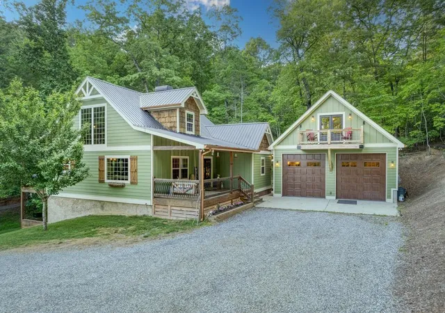 Photo 1 of Single family home for sale at 481 Mountain Top Dr, Blue Ridge, GA 30513 | MLS# 7837587 | Listing updated on 2026-10-12