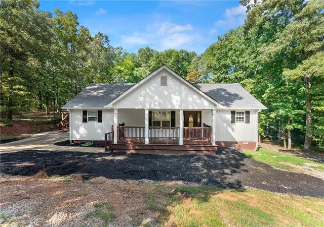Photo 1 of Single family home for sale at 3528 Looper Lake Rd, Gainesville, GA 30506 | MLS# 7831544 | Listing updated on 2026-09-03