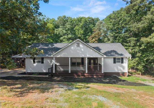 Photo 2 of Single family home for sale at 3528 Looper Lake Rd, Gainesville, GA 30506 | MLS# 7831544 | Listing updated on 2026-09-03