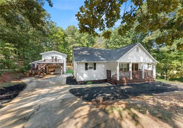 Photo 4 of Single family home for sale at 3528 Looper Lake Rd, Gainesville, GA 30506 | MLS# 7831544 | Listing updated on 2026-09-03