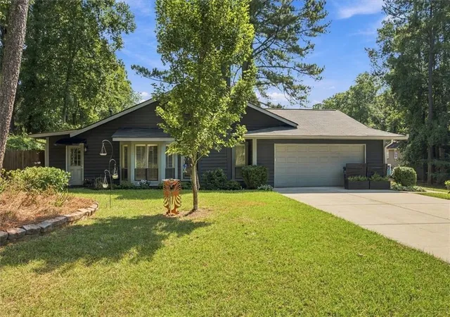 Photo 3 of Sale Pending at 1035 Trailmore Dr, Roswell, GA 30076 | MLS# 7841099 | Listing updated on 2026-10-05