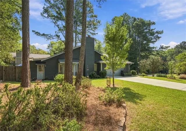 Photo 4 of Sale Pending at 1035 Trailmore Dr, Roswell, GA 30076 | MLS# 7841099 | Listing updated on 2026-10-05