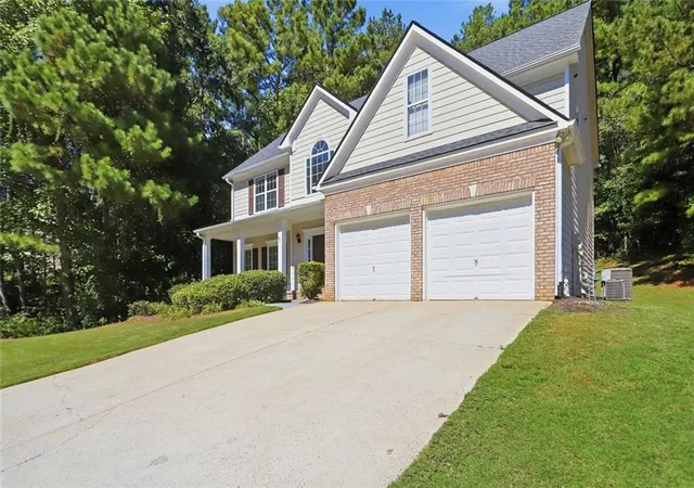 Photo 2 of Single family home for sale at 224 Hunt Crk Dr, Acworth, GA 30101 | MLS# 7859006 | Listing updated on 2026-10-27