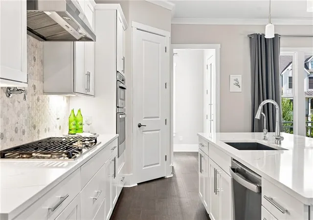 Listing Photo 4 - Condo for sale in building located at 2054 Cortland Rd, Alpharetta, GA 30009