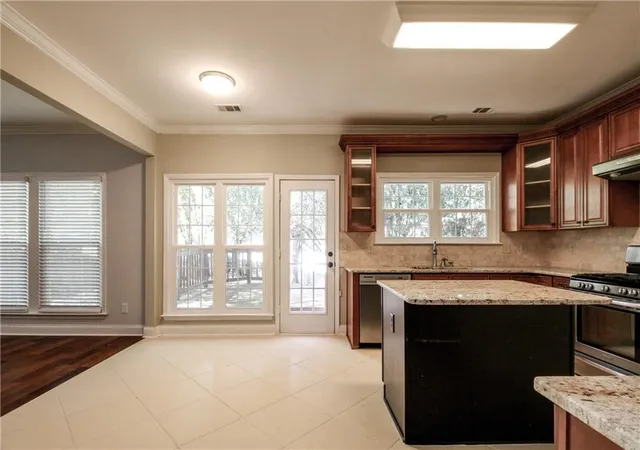Photo 4 of Single family home for sale at 4395 Sugar Maple Dr NW, Acworth, GA 30101 | MLS# 7846000 | Listing updated on 2026-10-26