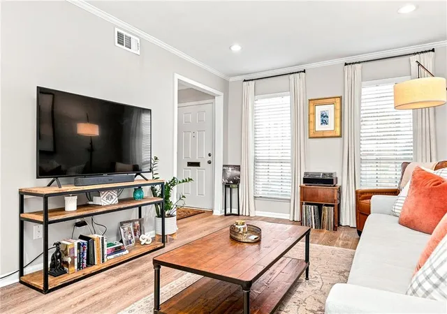 Photo 4 of Condo for sale at 15 Scotland Pl NW, Atlanta, GA 30318 | MLS# 7836661 | Listing updated on 2026-09-14