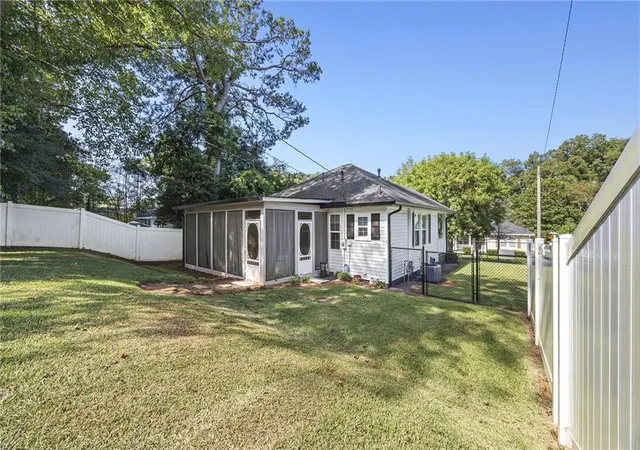 Photo 2 of Single family home for sale at 143 Over St Nw, Thomaston, GA 30286 | MLS# 7844189 | Listing updated on 2026-09-26