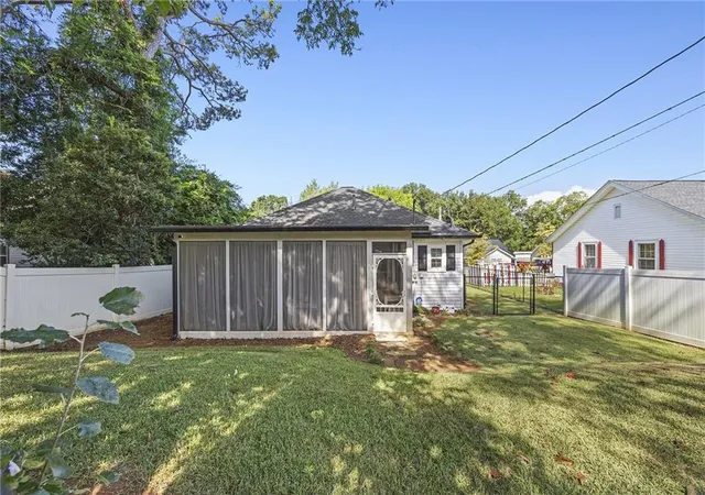 Photo 3 of Single family home for sale at 143 Over St NW, Thomaston, GA 30286 | MLS# 7844189 | Listing updated on 2026-09-26
