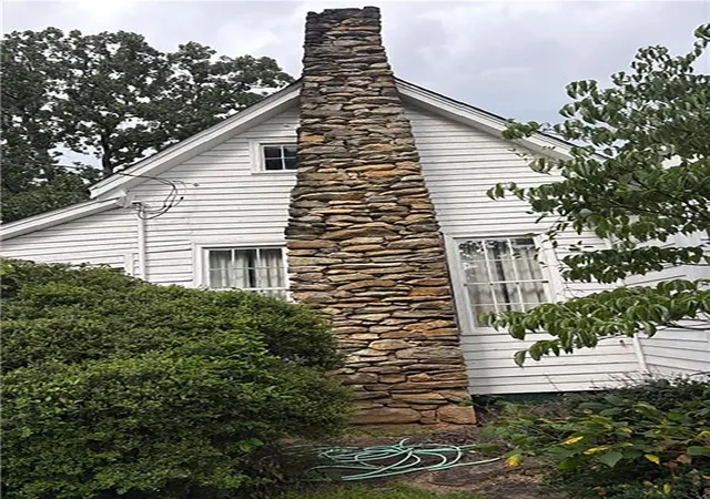 Photo 2 of Sale Pending at 3290 Lower Roswell Rd, Marietta, GA 30068 | MLS# 7834224 | Listing updated on 2026-09-21