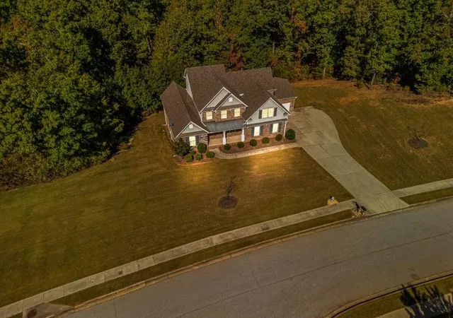 Photo 4 of Single family home for sale at 5473 Oconee Dr, Douglasville, GA 30135 | MLS# 7856961 | Listing updated on 2026-10-30