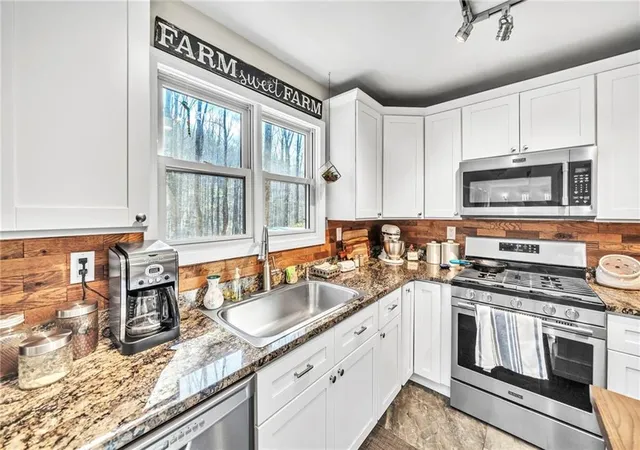 Photo 4 of Single family home for sale at 1250 Sutton Rd, Talking Rock, GA 30175 | MLS# 7832484 | Listing updated on 2026-09-13