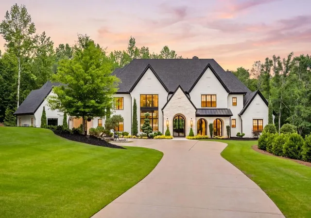 Photo 1 of Single family home for sale at 200 Deerhaven Ln, Alpharetta, GA 30004 | MLS# 7838089 | Listing updated on 2026-09-17