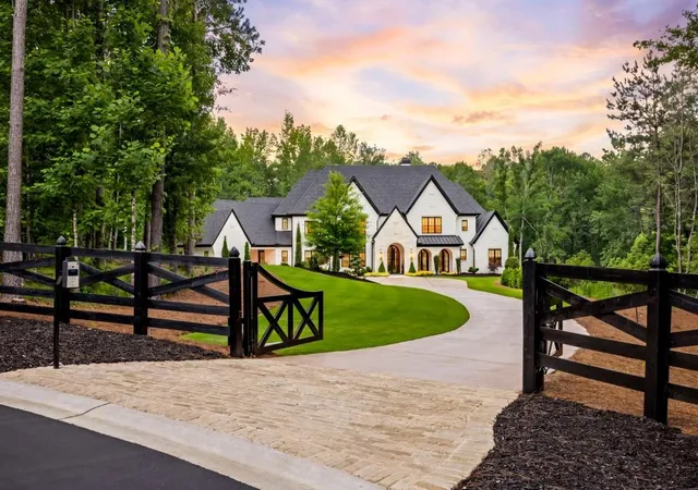 Photo 2 of Single family home for sale at 200 Deerhaven Ln, Alpharetta, GA 30004 | MLS# 7838089 | Listing updated on 2026-09-17