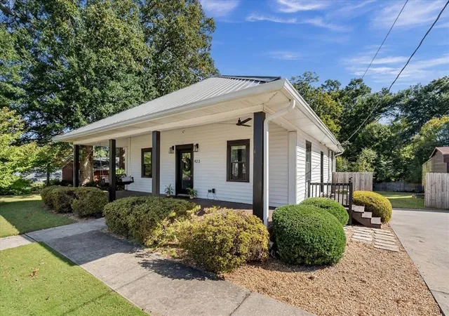 Photo 1 of Single family home for sale at 423 N White St, Carrollton, GA 30117 | MLS# 7857376 | Listing updated on 2026-10-23