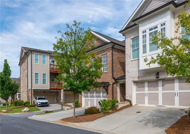 Photo 3 of Townhouse for sale at 5054 Sealy Cir, Peachtree Corners, GA 30092 | MLS# 7836245 | Listing updated on 2026-09-12
