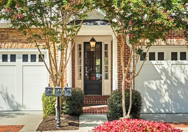 Photo 2 of Townhouse for sale at 5492 Glenridge Dr #544, Sandy Springs, GA 30342 | MLS# 7841604 | Listing updated on 2026-10-07