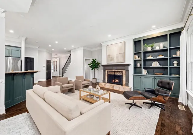 Photo 3 of Townhouse for sale at 5492 Glenridge Dr #544, Sandy Springs, GA 30342 | MLS# 7841604 | Listing updated on 2026-10-07
