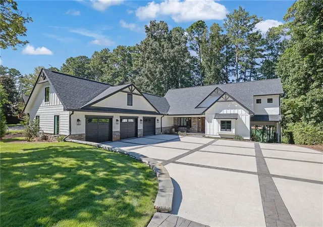Photo 1 of Single family home for sale at 3275 Lanier Beach S Rd, Cumming, GA 30041 | MLS# 7831962 | Listing updated on 2026-09-30