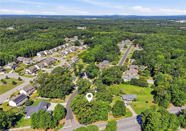Listing Photo 2 - Condo for sale in building located at 1965 Holland Park Dr, Buford, GA 30519