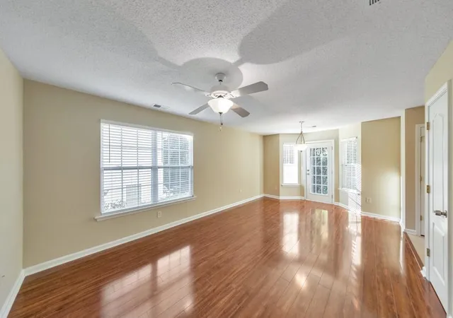 Photo 4 of Townhouse for sale at 266 Fox Crk Blvd, Woodstock, GA 30188 | MLS# 7858278 | Listing updated on 2026-10-29