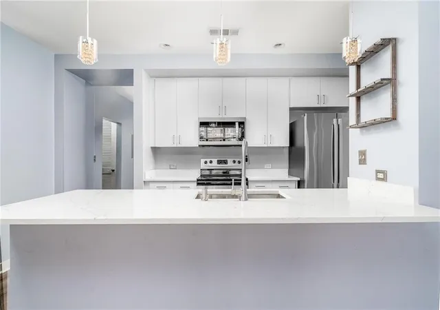 Listing Photo 4 - Condo for sale in building located at 565 Peachtree St Ne, Atlanta, GA 30308 - Unit #1207