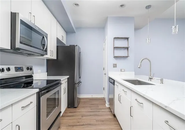 Listing Photo 5 - Condo for sale in building located at 565 Peachtree St Ne, Atlanta, GA 30308 - Unit #1207