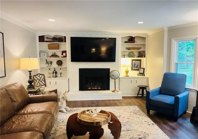 Photo 4 of Single family home for sale at 5434 Dunwoody Ct, Dunwoody, GA 30338 | MLS# 7826421 | Listing updated on 2026-09-06