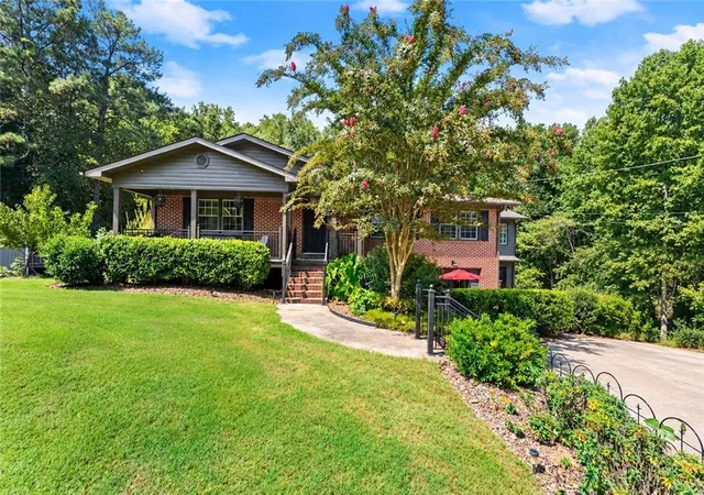 Photo 1 of Single family home for sale at 2905 Lanier Beach S Rd, Cumming, GA 30041 | MLS# 7833139 | Listing updated on 2026-09-19