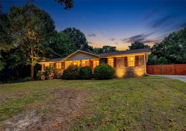 Photo 2 of Sale Pending at 2926 Elizabeth Ln, Snellville, GA 30078 | MLS# 7837898 | Listing updated on 2026-09-23