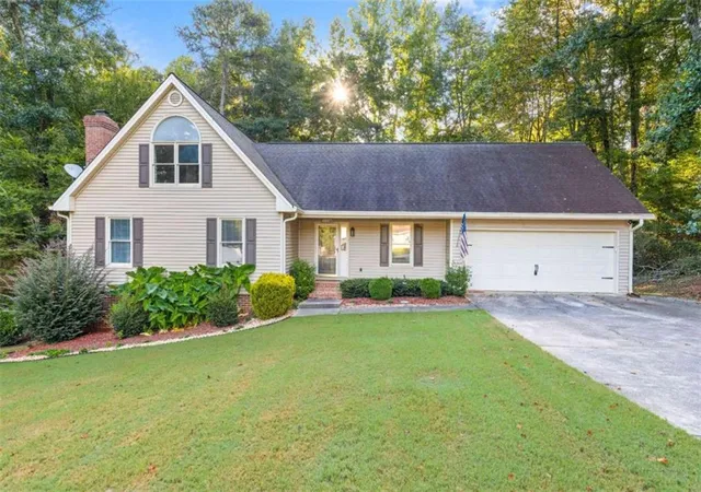 Photo 1 of Sale Pending at 17 Mountain Oaks Dr, Carrollton, GA 30116 | MLS# 7837674 | Listing updated on 2026-10-20