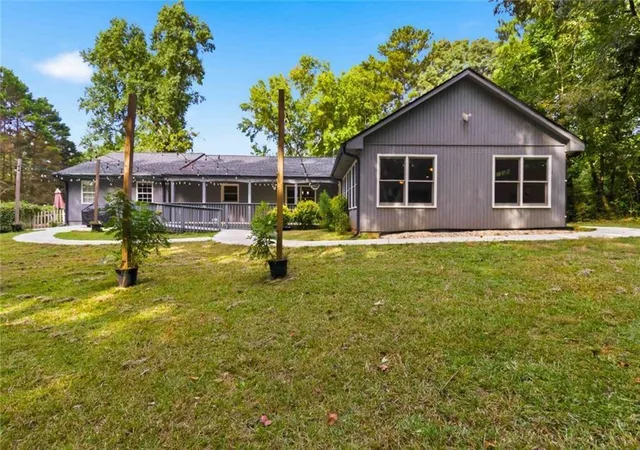 Photo 4 of Sale Pending at 3290 Stonewall Tell Rd, Atlanta, GA 30349 | MLS# 7833936 | Listing updated on 2026-10-23