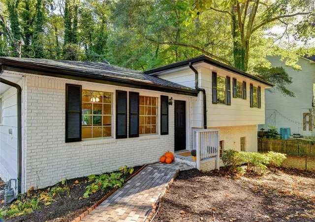 Photo 2 of Sale Pending at 1578 Wildwood Rd NE, Marietta, GA 30062 | MLS# 7858390 | Listing updated on 2026-10-29