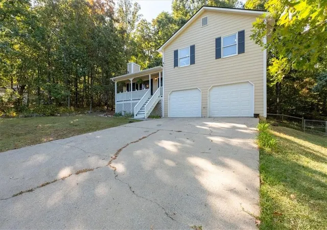 Photo 3 of Single family home for sale at 25 Fawn Ridge Dr SW, Cartersville, GA 30120 | MLS# 7834693 | Listing updated on 2026-09-12