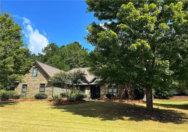 Photo 3 of Single family home for sale at 1238 Fairwinds Dr, Loganville, GA 30052 | MLS# 7829756 | Listing updated on 2026-09-30