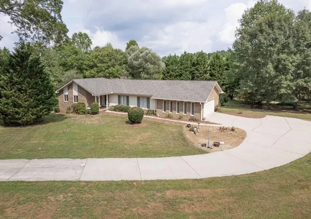 Photo 2 of Single family home for sale at 4640 Spot Rd, Cumming, GA 30040 | MLS# 7833149 | Listing updated on 2026-09-16