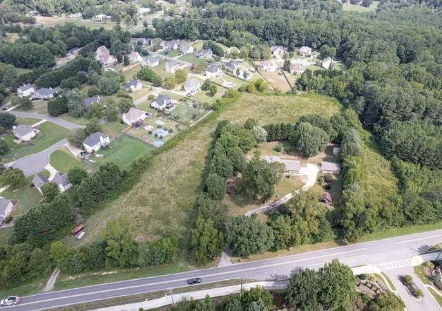 Photo 4 of Single family home for sale at 4640 Spot Rd, Cumming, GA 30040 | MLS# 7833149 | Listing updated on 2026-09-16