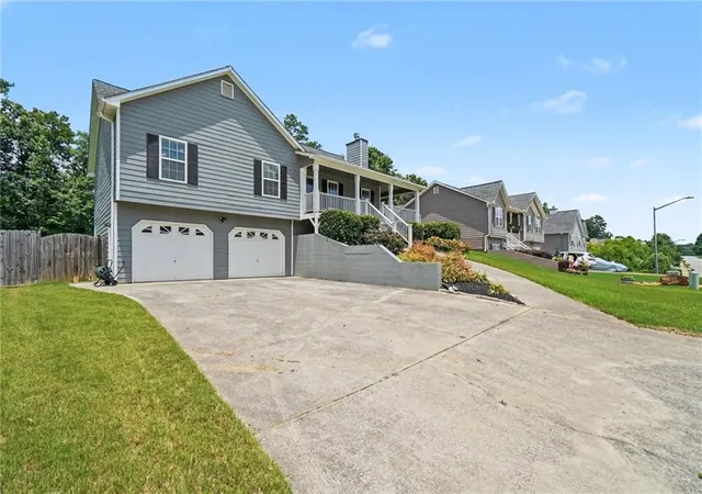 Photo 2 of Sale Pending at 363 Oak Glen Dr, Dallas, GA 30132 | MLS# 7784649 | Listing updated on 2026-09-24