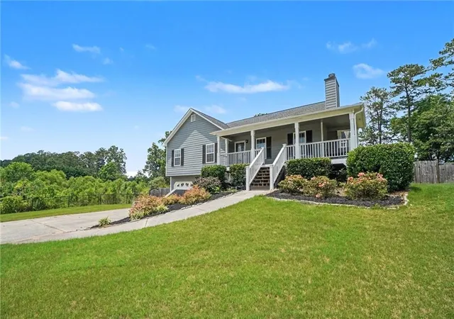 Photo 3 of Sale Pending at 363 Oak Glen Dr, Dallas, GA 30132 | MLS# 7784649 | Listing updated on 2026-09-24