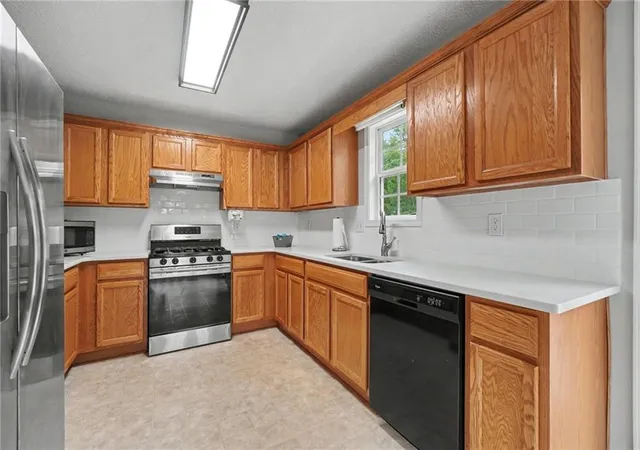 Photo 4 of Sale Pending at 363 Oak Glen Dr, Dallas, GA 30132 | MLS# 7784649 | Listing updated on 2026-09-24