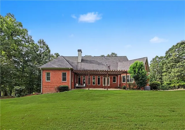 Photo 4 of Single family home for sale at 8415 Glen Lake Dr, Cumming, GA 30028 | MLS# 7825060 | Listing updated on 2026-09-12