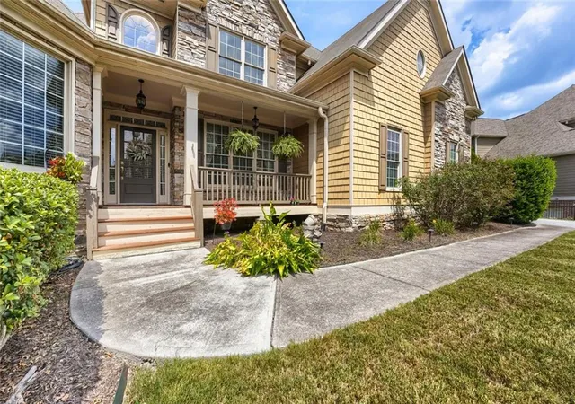 Photo 3 of Single family home for sale at 1182 Beebe Ln Sw, Marietta, GA 30064 | MLS# 7836256 | Listing updated on 2026-09-15
