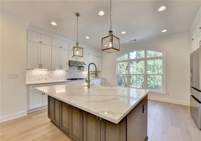 Photo 4 of Townhouse for sale at 1701 Kenstone Walk, Atlanta, GA 30338 | MLS# 7833904 | Listing updated on 2026-09-14