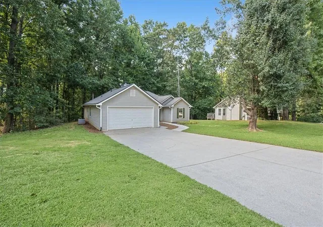 Photo 3 of Single family home for sale at 176 Chipper Ln, Rockmart, GA 30153 | MLS# 7833523 | Listing updated on 2026-09-06