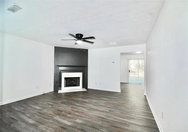 Photo 2 of Sale Pending at 9515 Lakeview Rd, Union City, GA 30291 | MLS# 7840403 | Listing updated on 2026-10-13