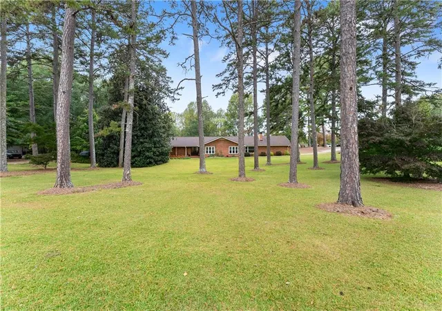 Photo 3 of Single family home for sale at 37 Ayers Crk Dr, Toccoa, GA 30577 | MLS# 7859567 | Listing updated on 2026-10-29