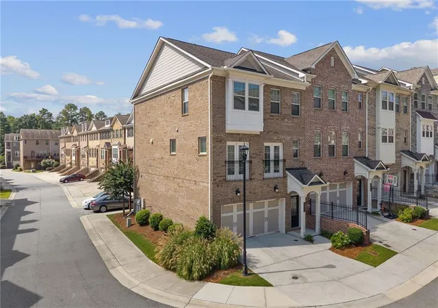 Photo 2 of Townhouse for sale at 4079 Townsend Ln, Dunwoody, GA 30346 | MLS# 7827267 | Listing updated on 2026-09-11