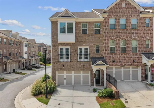 Photo 2 of Townhouse for sale at 4079 Townsend Ln, Dunwoody, GA 30346 | MLS# 7827267 | Listing updated on 2026-09-11