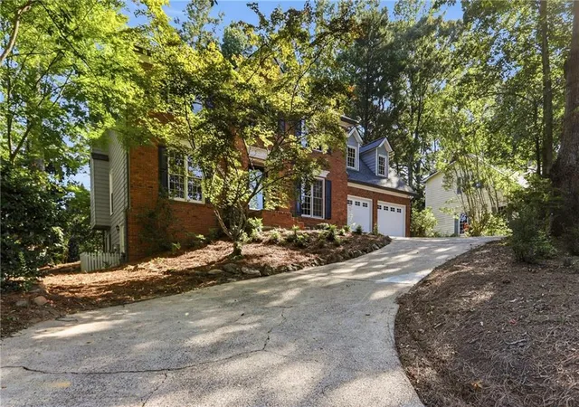 Photo 2 of Single family home for sale at 2696 S Arbor Dr, Marietta, GA 30066 | MLS# 7830358 | Listing updated on 2026-09-17